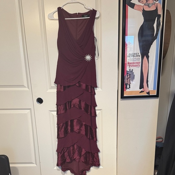 Elegant Wine High-Low Evening Dress - Picture 3 of 13